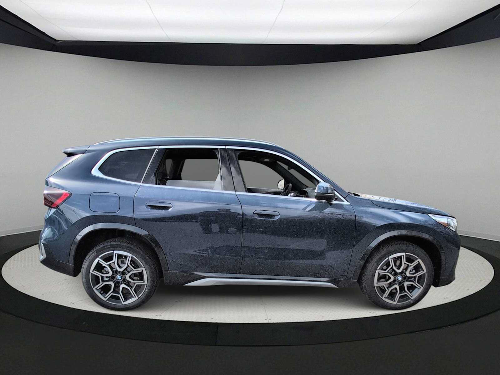 Used 2026 BMW X1 xDrive28i w/ Technology Package AWD/4WD image 9