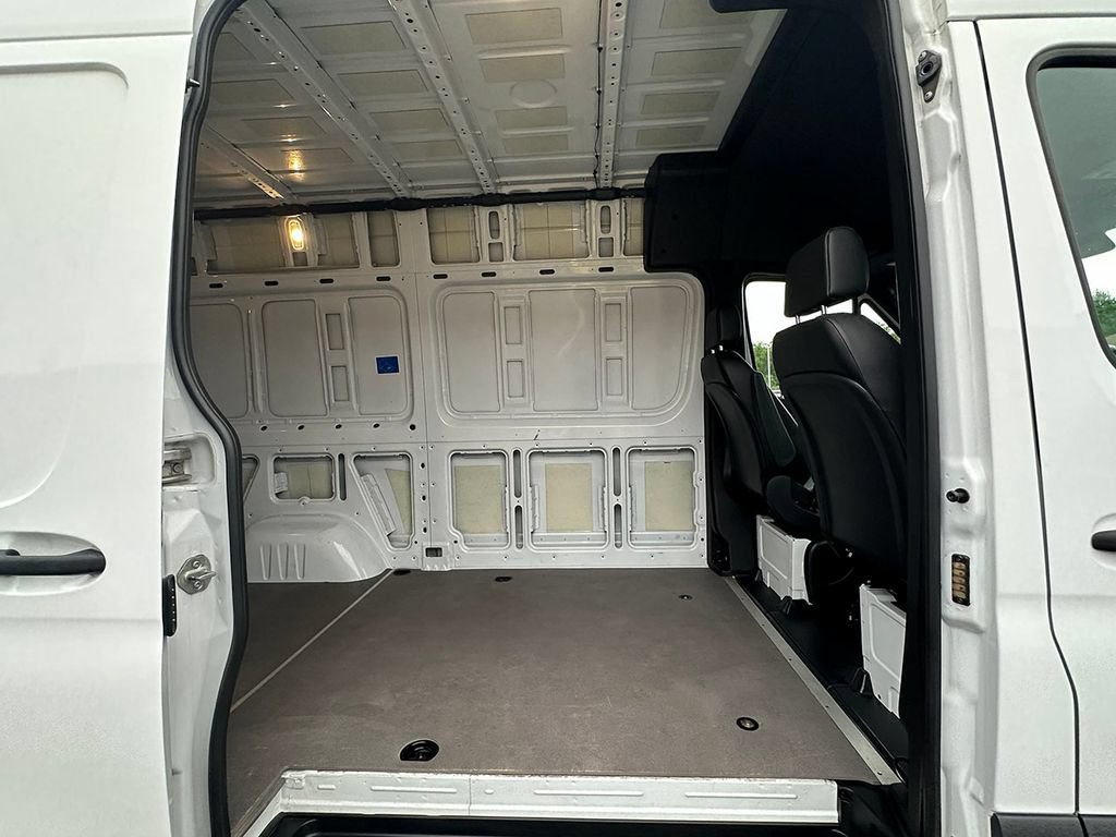 Used 2022 Mercedes-Benz Sprinter 1500 image 23
