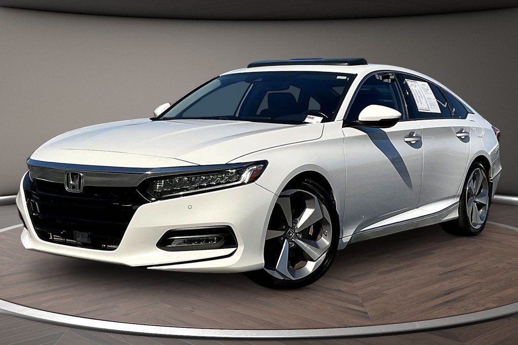 Used 2018 Honda Accord Touring image 3