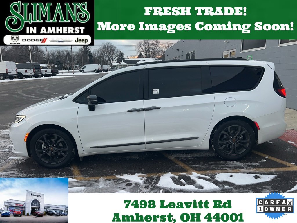 Used 2024 Chrysler Pacifica Touring-L w/ Road Tripper Package image 1