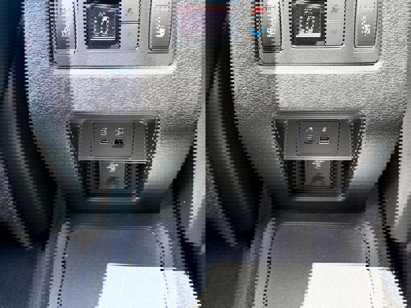 New 2025 Mitsubishi Outlander 4WD Plug-In Hybrid image 16