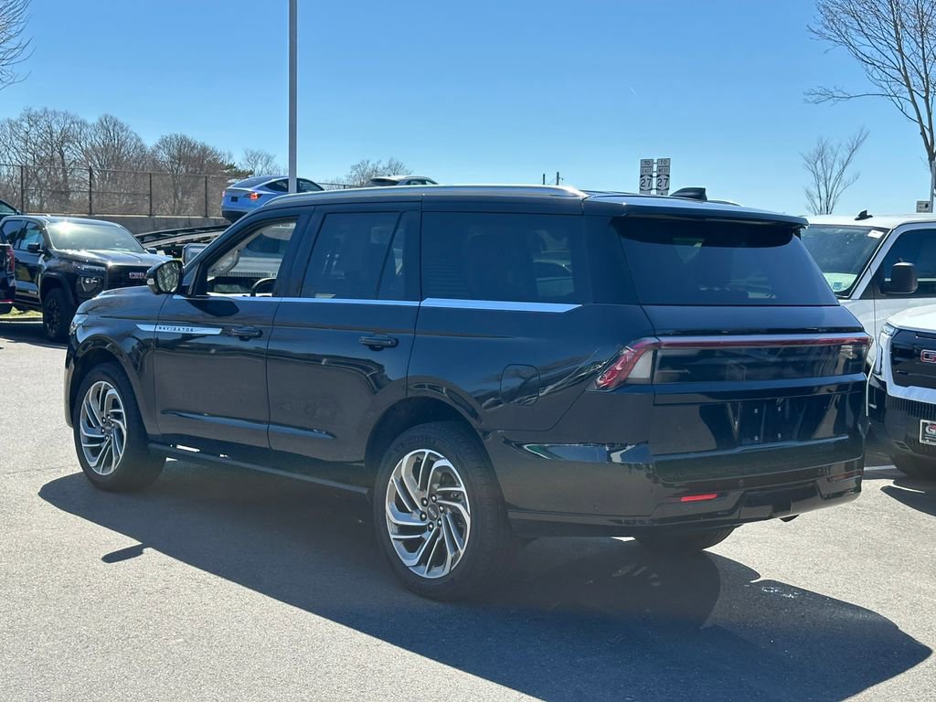 Used 2025 Lincoln Navigator Reserve AWD/4WD image 6
