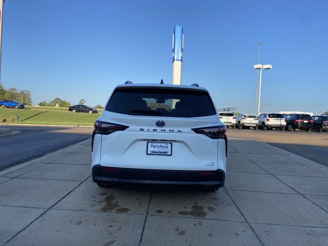Used 2023 Toyota Sienna LE FWD image 10