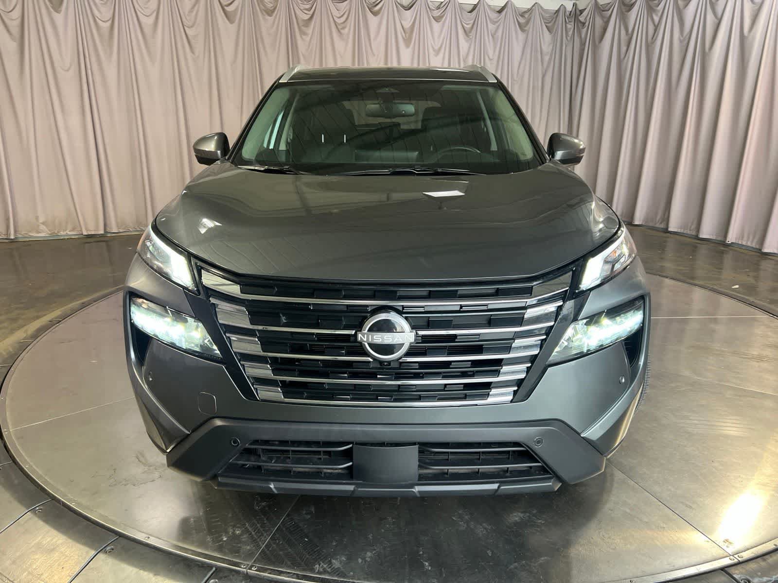 Used 2026 Nissan Rogue SL AWD/4WD image 2