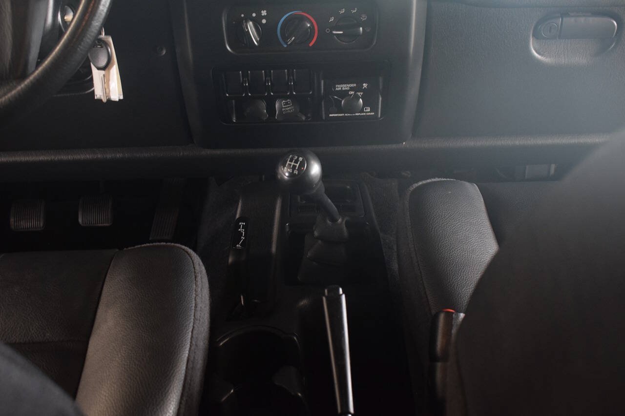 Used 2004 Jeep Wrangler SE AWD/4WD image 32