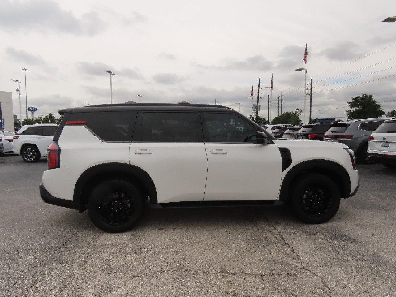 Used 2025 Nissan Armada PRO-4X w/ Pro-4X Premium Package AWD/4WD image 10