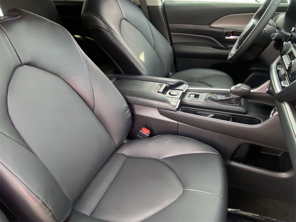 Used 2024 Toyota Grand Highlander XLE image 13