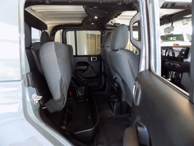Certified 2024 Jeep Gladiator Sport AWD/4WD image 32