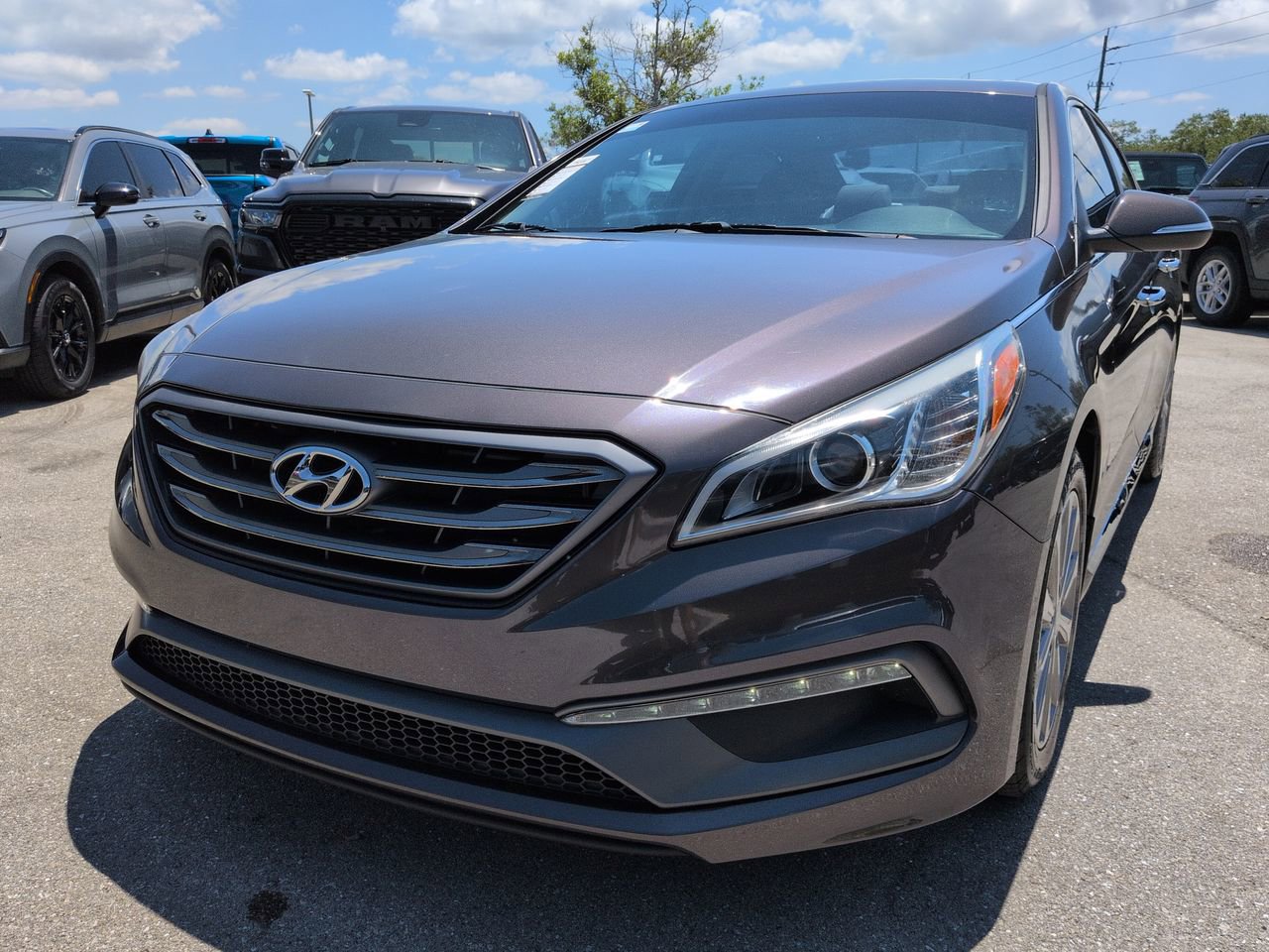 Used 2017 Hyundai Sonata Limited w/ Tech Package 03 FWD image 9