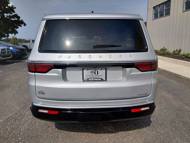 Certified 2024 Jeep Wagoneer L Series II w/ Premium Group I AWD/4WD image 4
