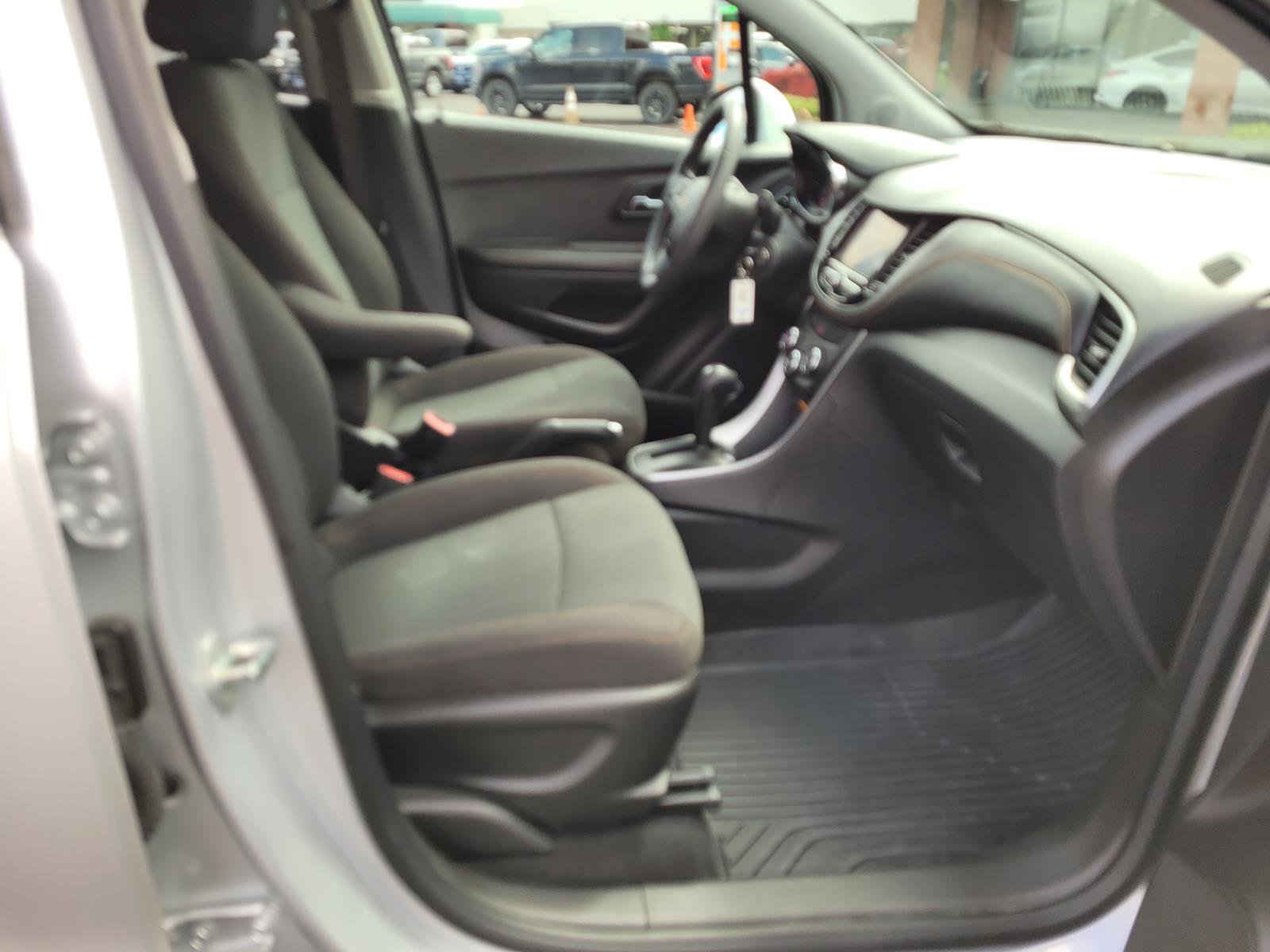 Used 2021 Chevrolet Trax LS w/ Tint and Cruise Package AWD/4WD image 20