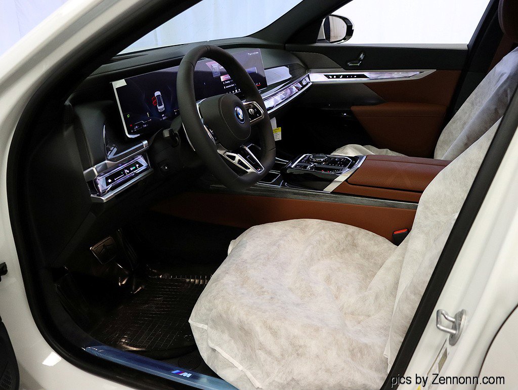 Used 2026 BMW 750e xDrive image 12