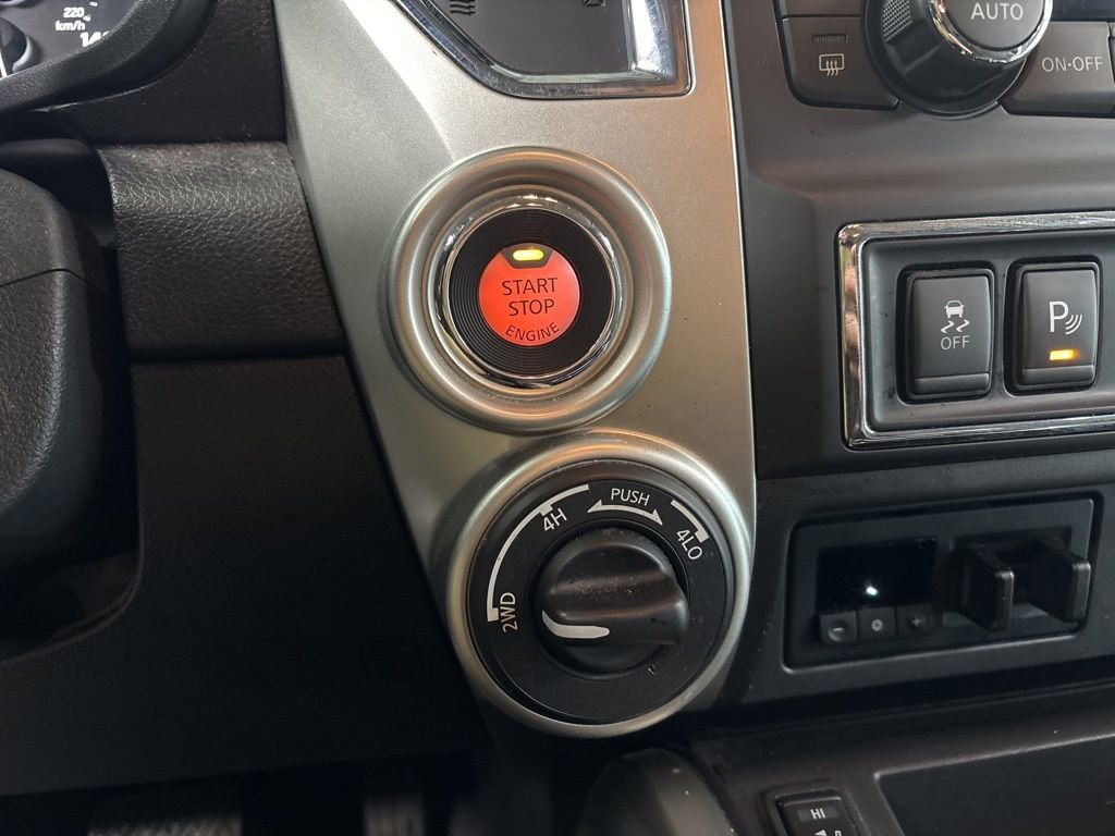 Used 2019 Nissan Titan SV w/ SV Convenience Package image 18