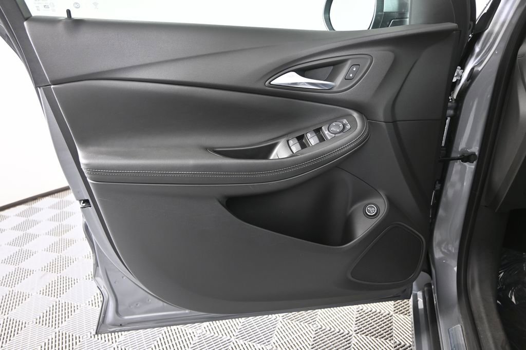 Used 2023 Buick Encore GX Select w/ Sport Touring Package image 18