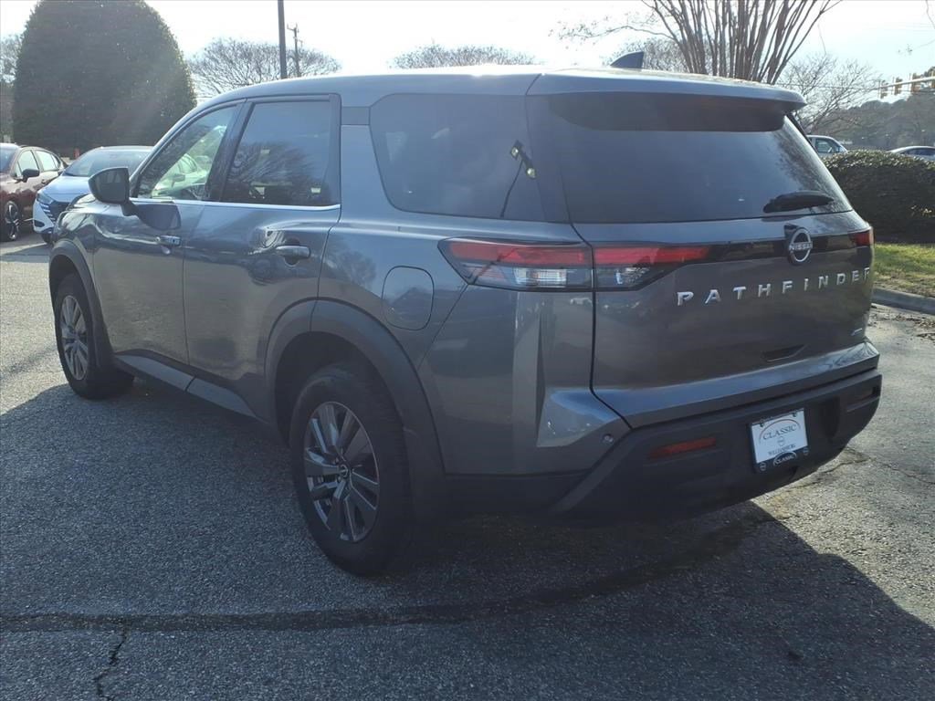 Used 2024 Nissan Pathfinder S image 10