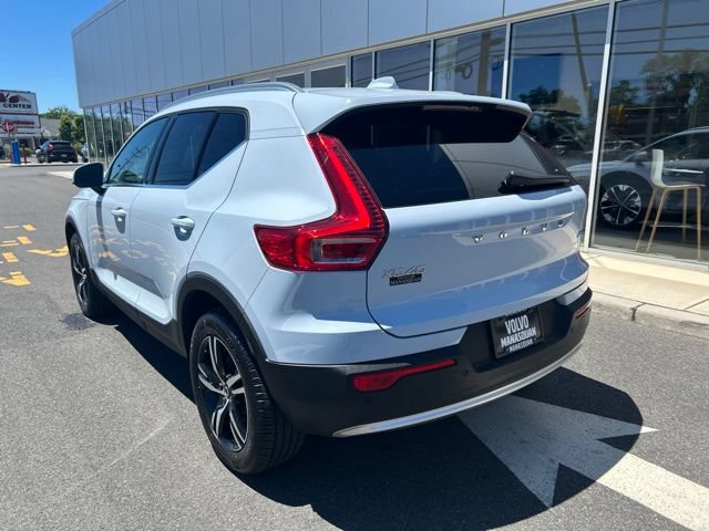 Certified 2025 Volvo XC40 B5 Core AWD/4WD image 3