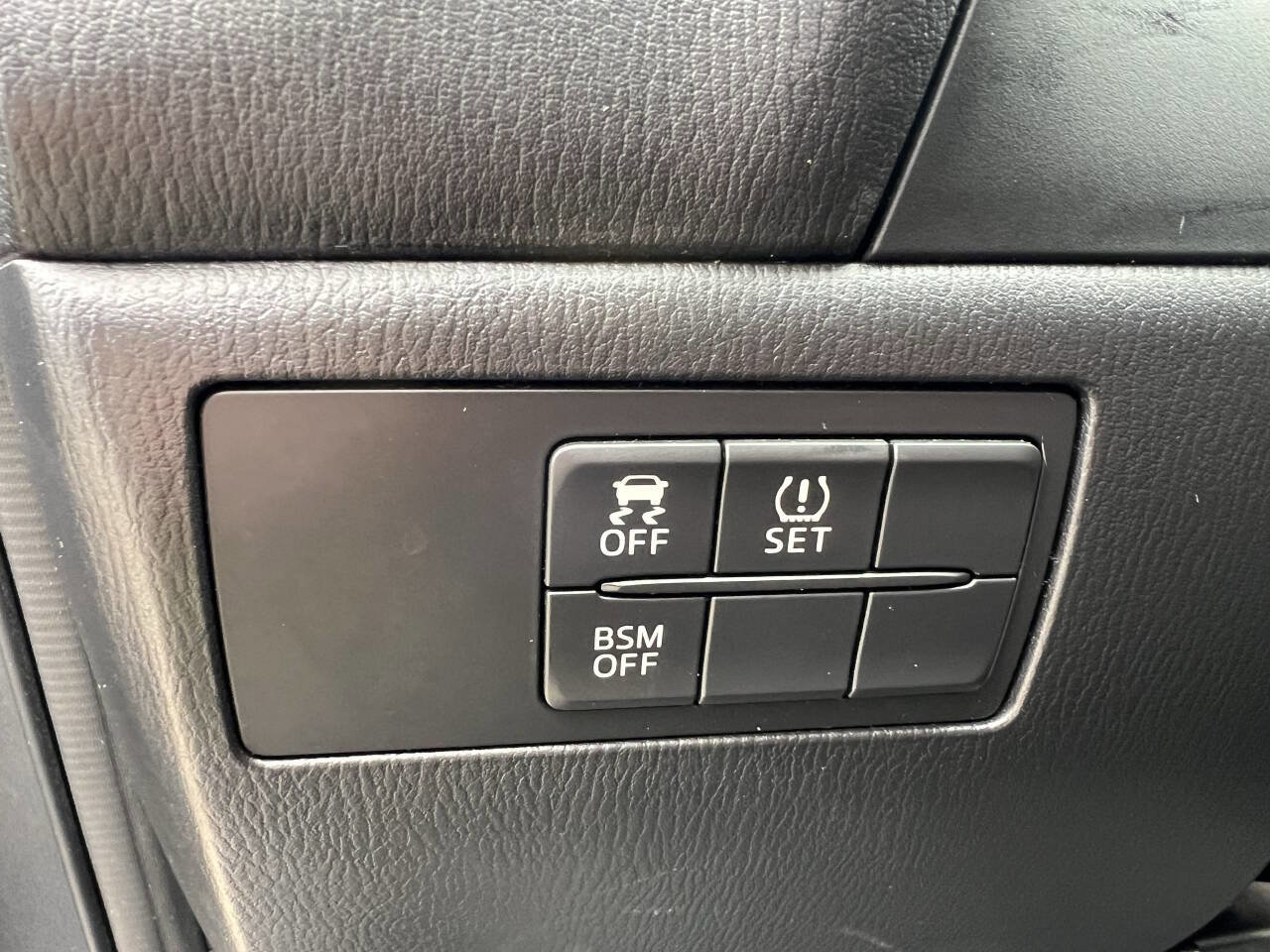 Used 2014 MAZDA MAZDA3 i Touring image 24