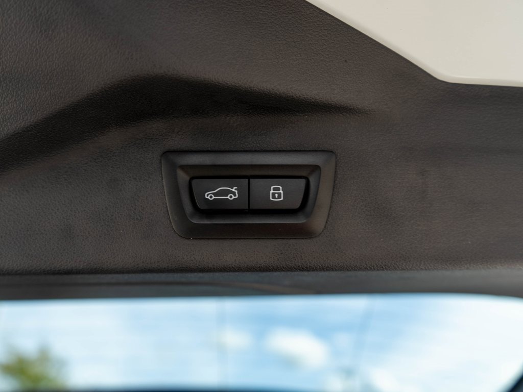 Used 2024 BMW X7 M60i image 38