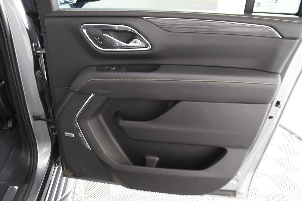 Used 2023 GMC Yukon XL SLT w/ SLT Premium Package image 21