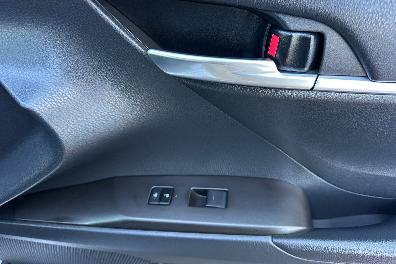 Used 2022 Toyota Camry SE w/ Carpet Mat Package (TMS) FWD image 20