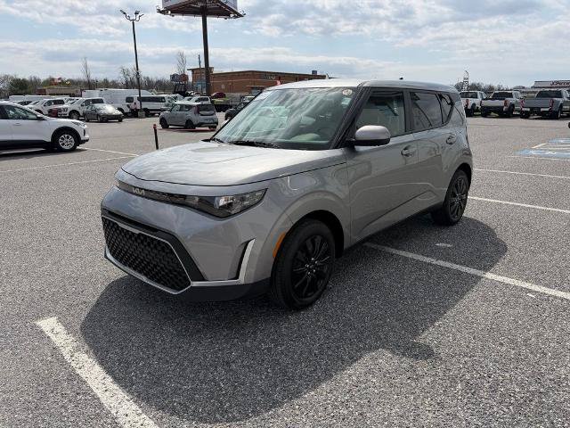 Used 2025 Kia Soul LX FWD image 4