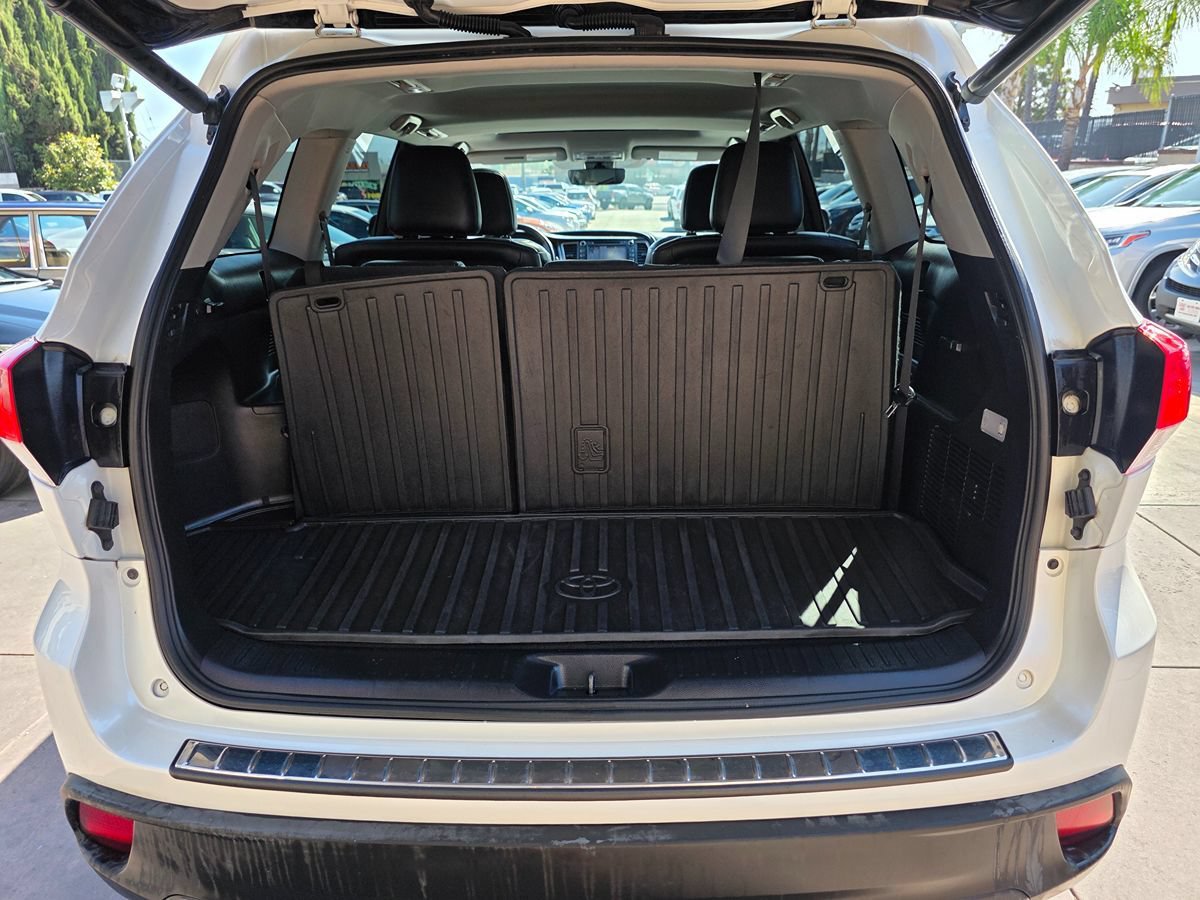 Used 2018 Toyota Highlander SE FWD image 20