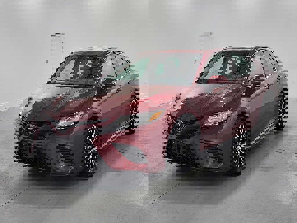 Used 2018 Toyota Camry SE w/ Moonroof Package image 4