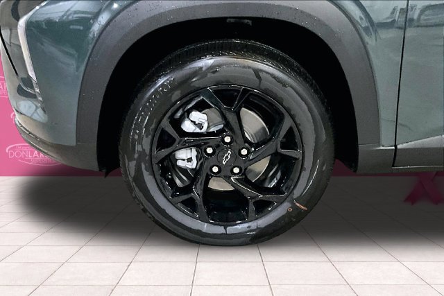 New 2026 Chevrolet Trax LT w/ Midnight Edition FWD image 9