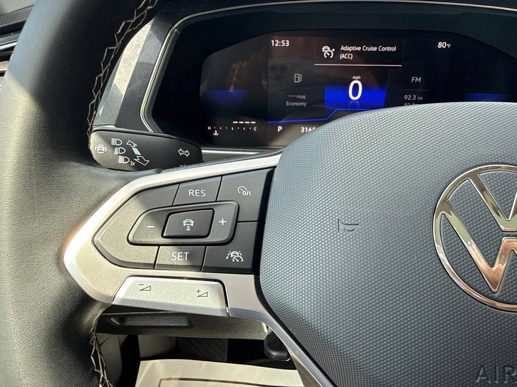 Used 2023 Volkswagen Tiguan SE w/ Panoramic Sunroof Package FWD image 16