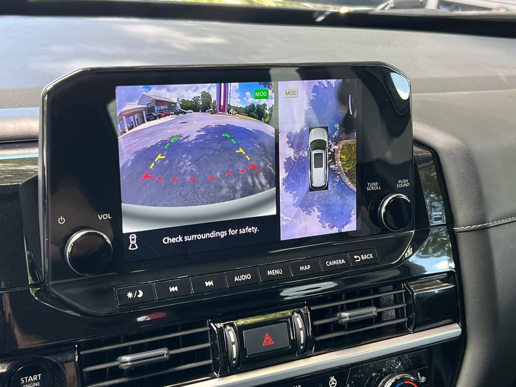 Used 2025 Nissan Pathfinder SL FWD image 38