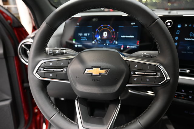 New 2027 Chevrolet Equinox LT w/ Convenience Package II FWD image 23
