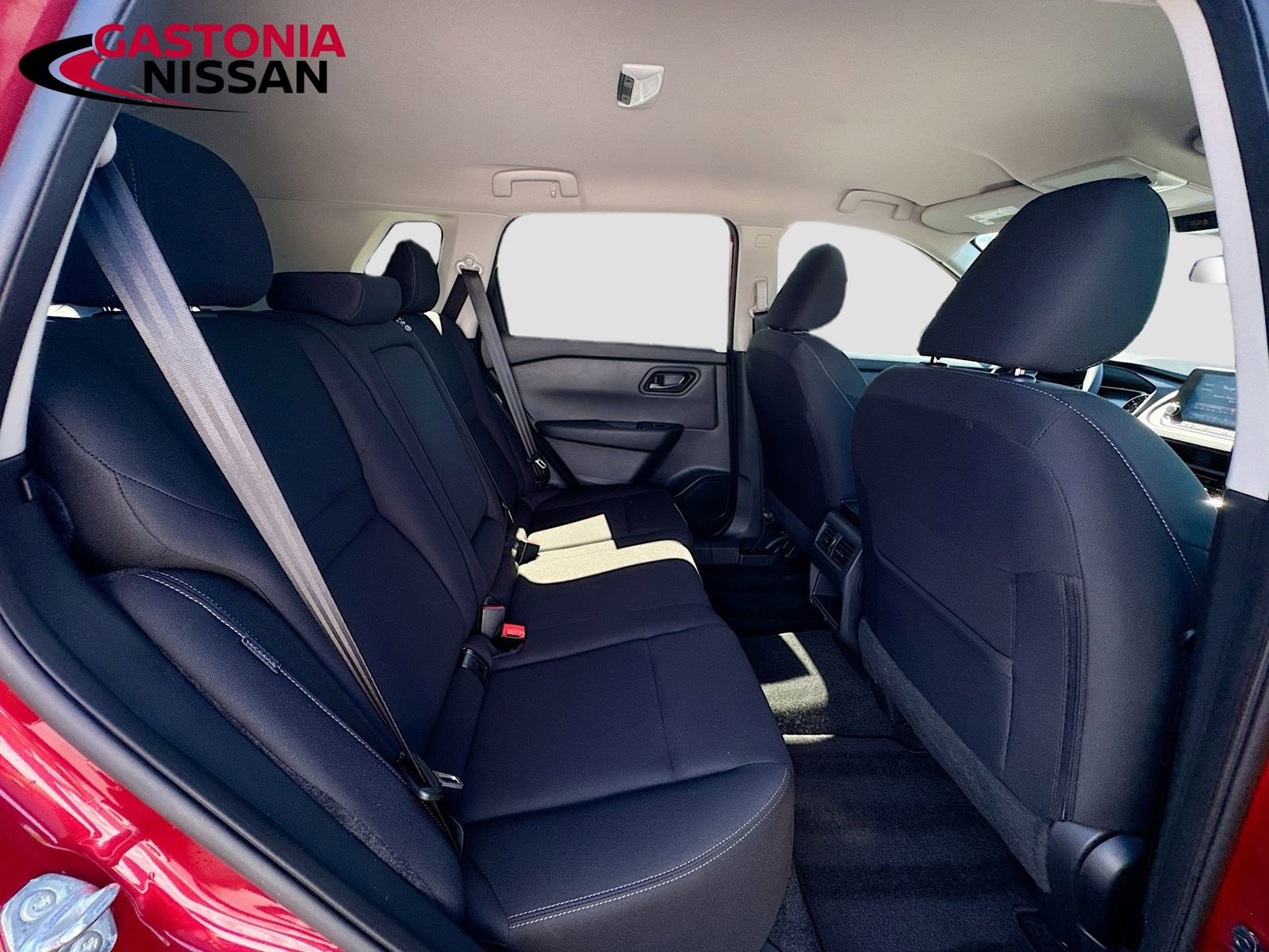 Used 2025 Nissan Rogue S FWD image 35