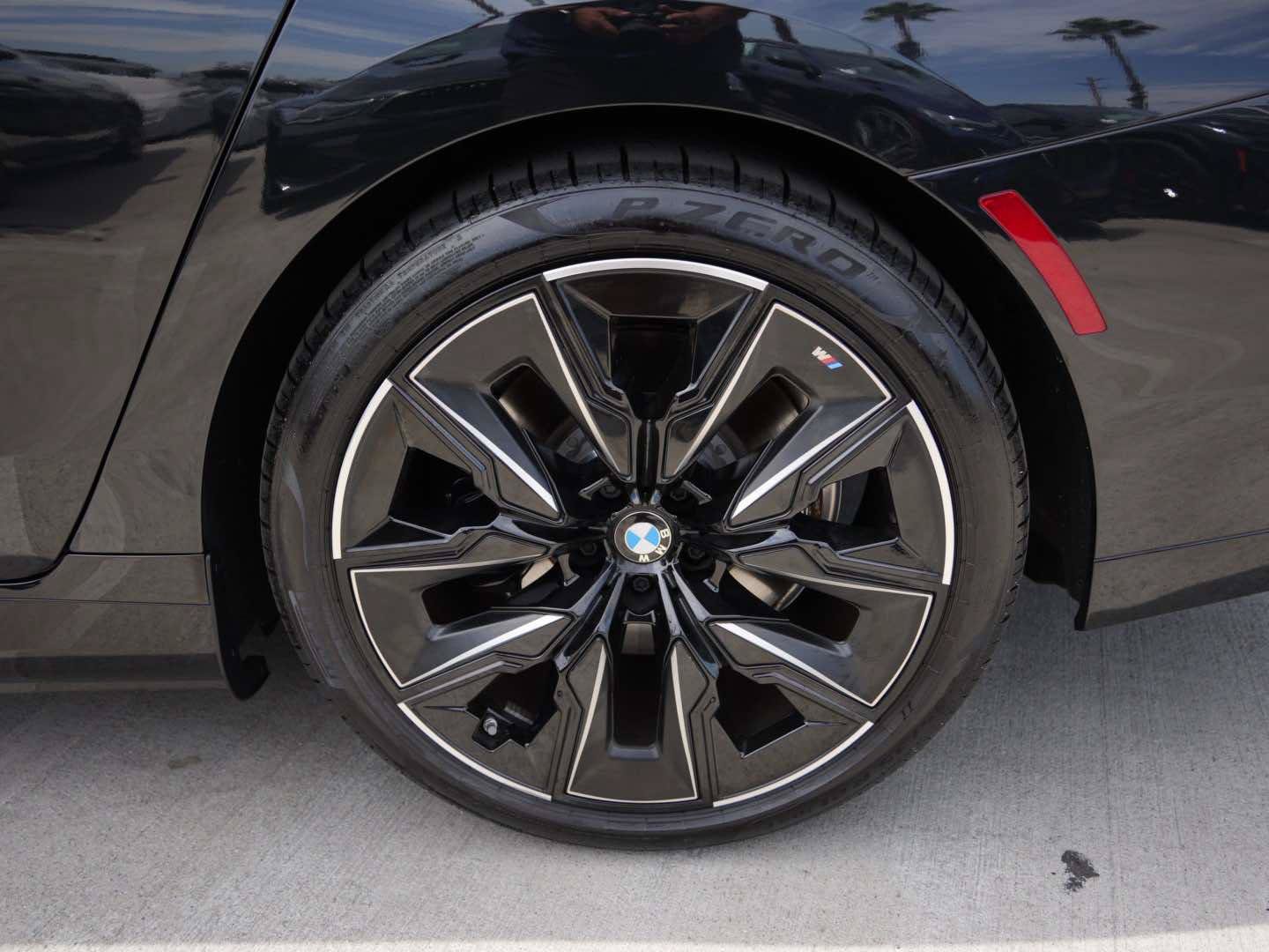 Used 2026 BMW i7 eDrive50 w/ M Sport Package RWD image 6