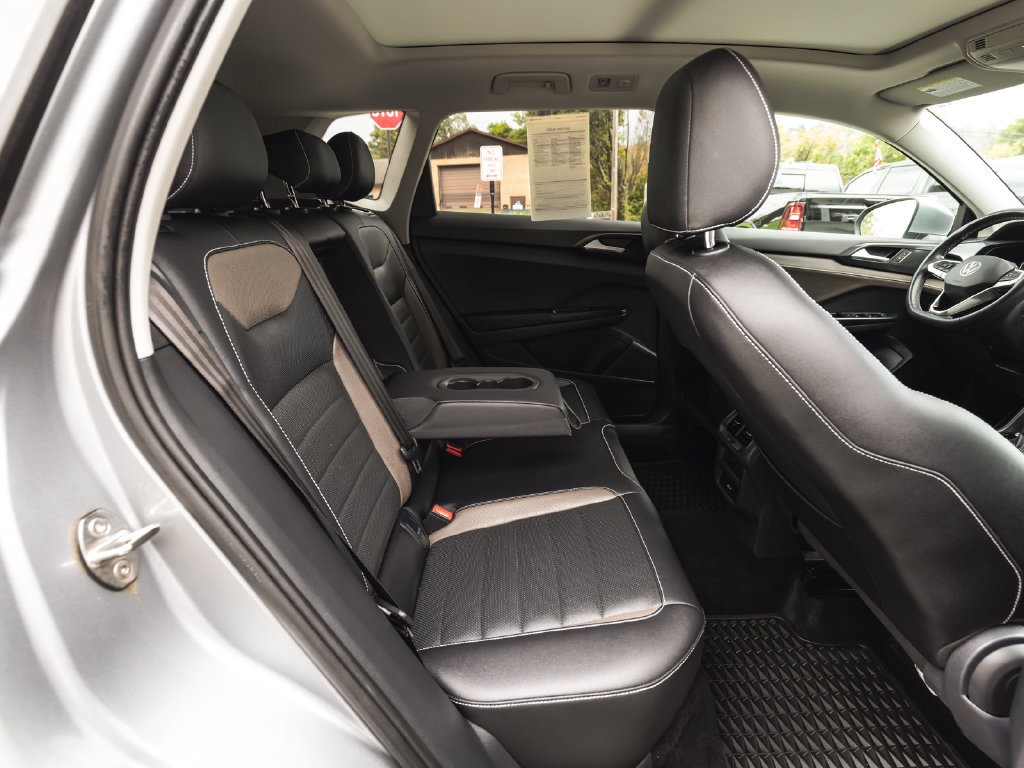 Used 2022 Volkswagen Taos SEL w/ Panoramic Sunroof Package AWD/4WD image 33