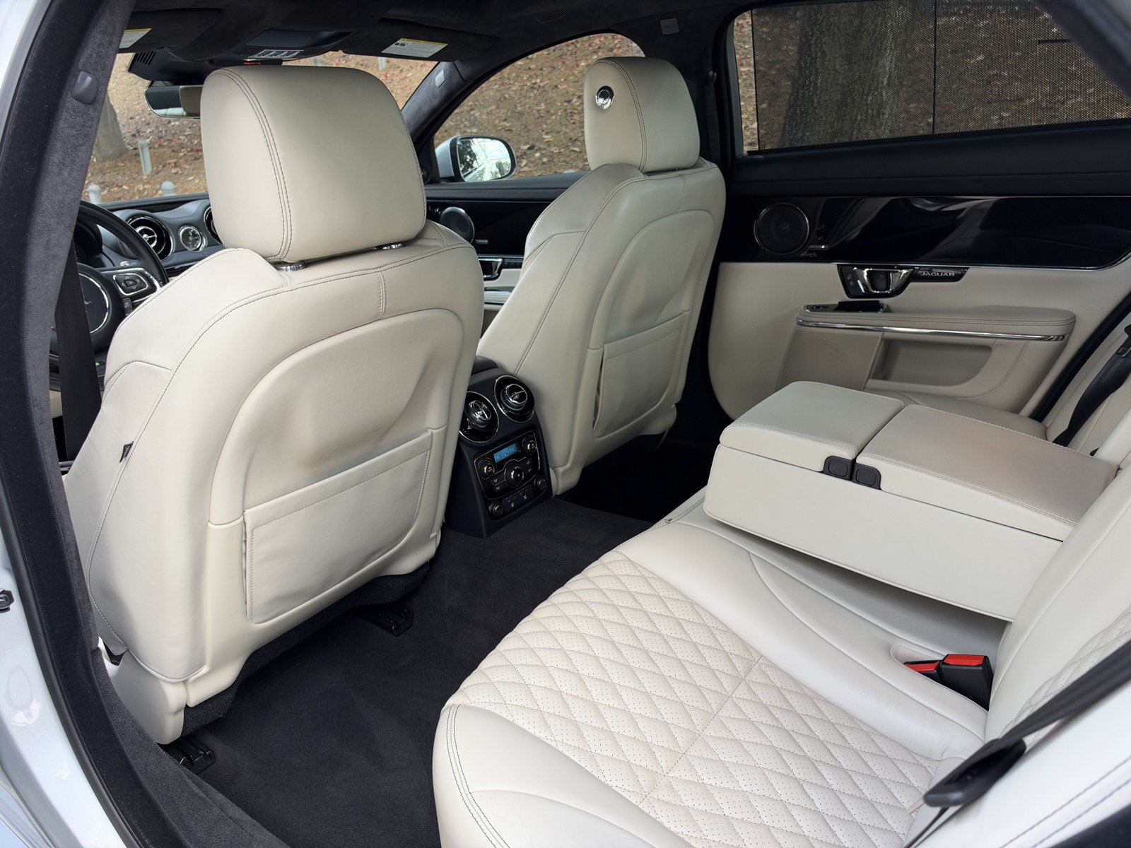 Used 2019 Jaguar XJ R RWD image 40