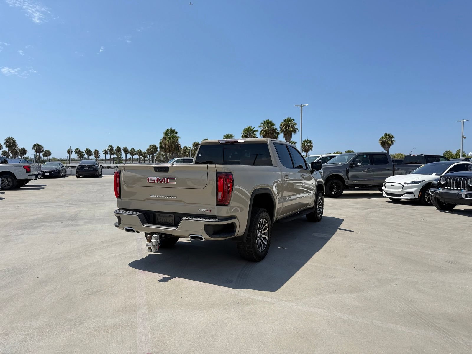 Used 2023 GMC Sierra 1500 AT4 w/ AT4 Premium Package AWD/4WD image 3