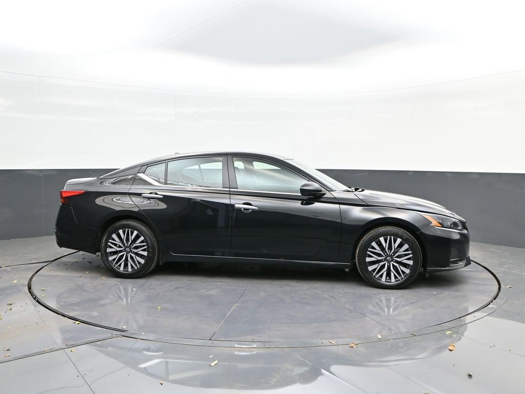 Used 2024 Nissan Altima 2.5 SV image 24