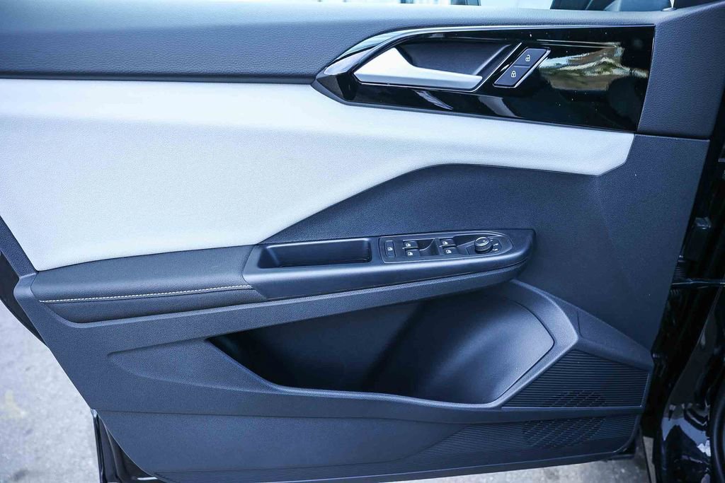 New 2026 Volkswagen Taos S image 32