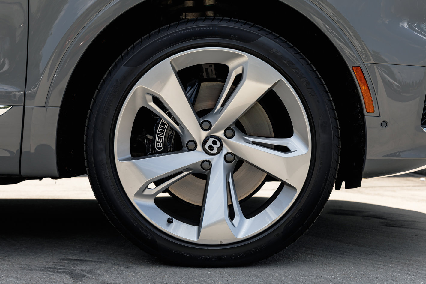 Used 2024 Bentley Bentayga image 9