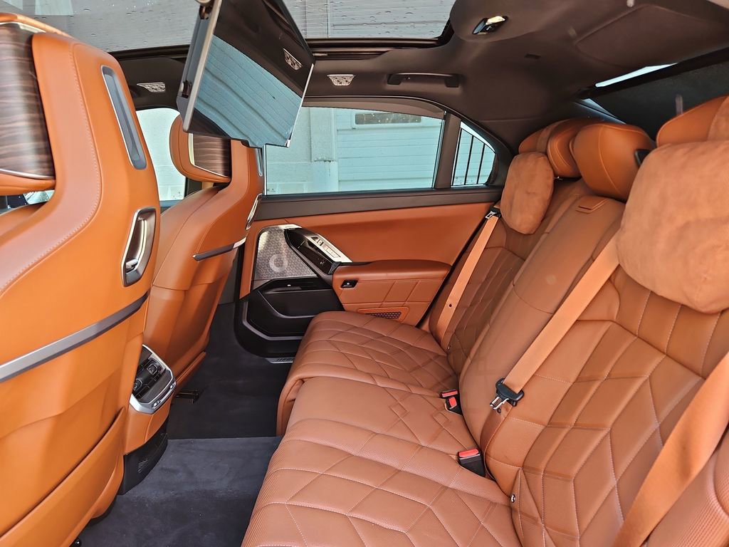 Used 2024 BMW 760i xDrive AWD/4WD image 33