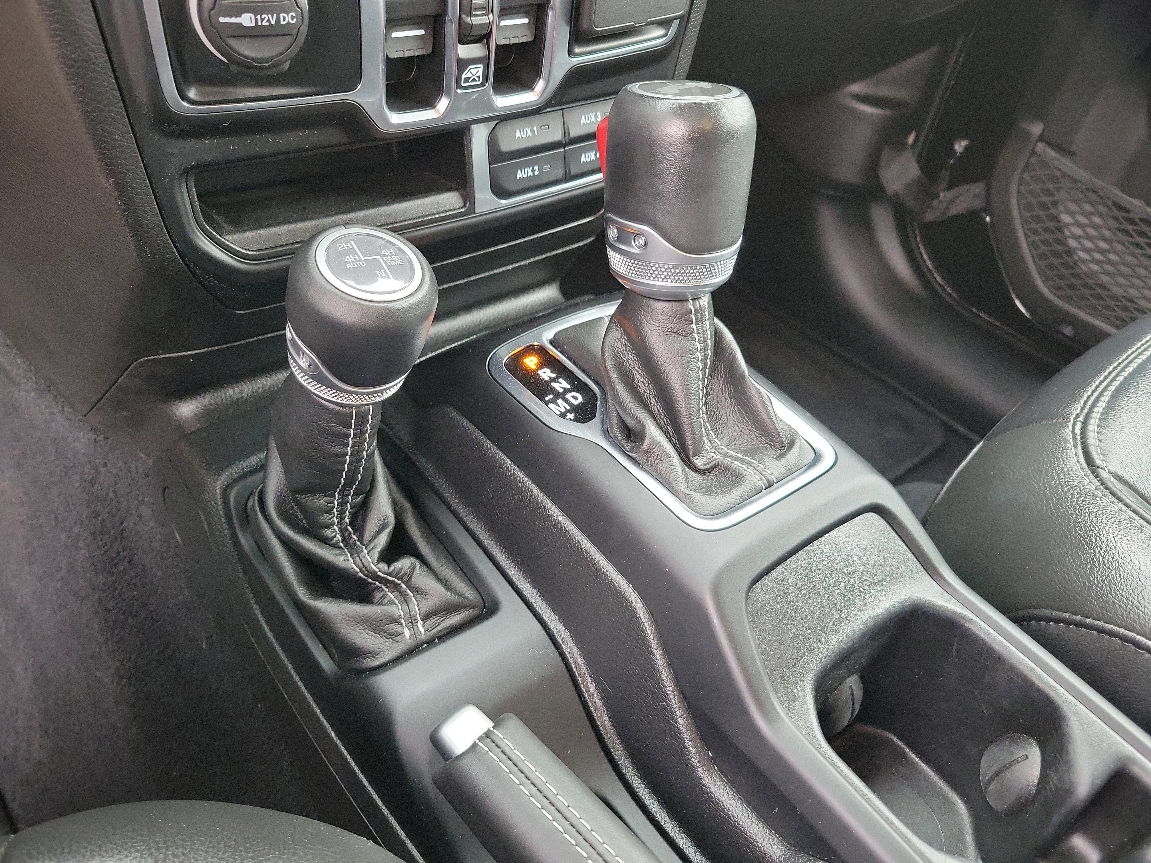 Used 2022 Jeep Wrangler Unlimited Sahara w/ Cold Weather Group image 16