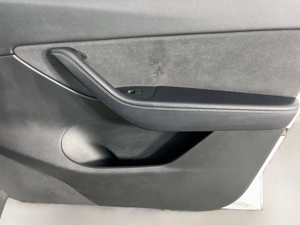 Used 2022 Tesla Model Y Long Range AWD/4WD image 34