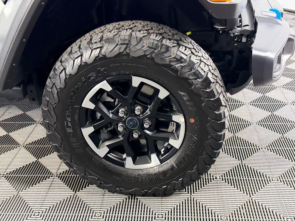 Used 2025 Jeep Wrangler Unlimited Rubicon 4xe w/ Convenience Group image 12