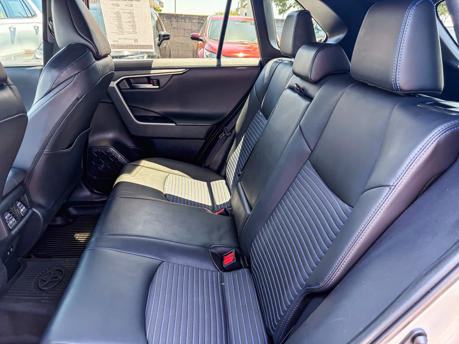 Used 2019 Toyota RAV4 XSE w/ XSE Weather Package AWD/4WD image 18
