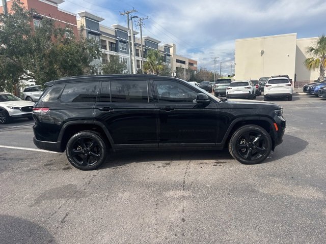Used 2022 Jeep Grand Cherokee L Limited w/ Black Appearance Package image 2