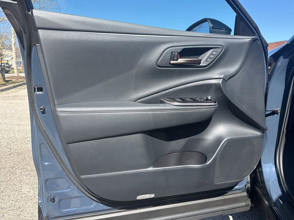 Used 2025 Toyota Crown Signia XLE image 12