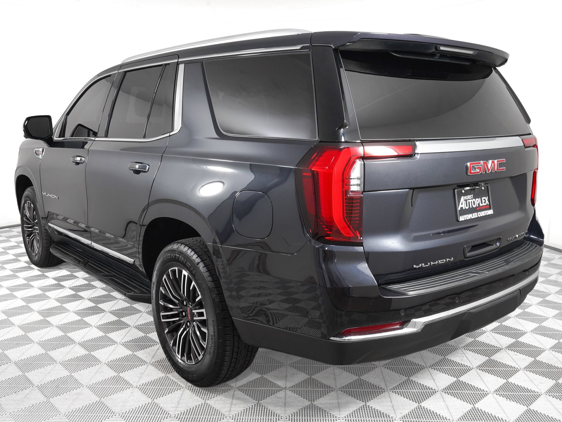 Used 2025 GMC Yukon Elevation AWD/4WD image 7