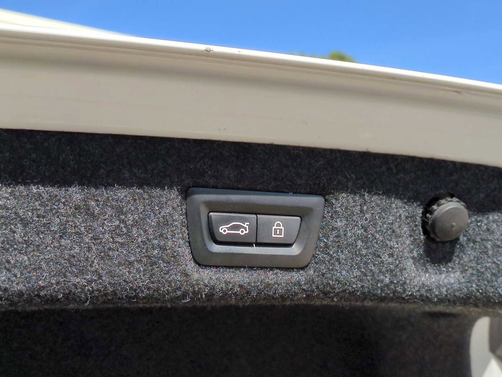 Used 2021 BMW 530i xDrive w/ Premium Package image 36