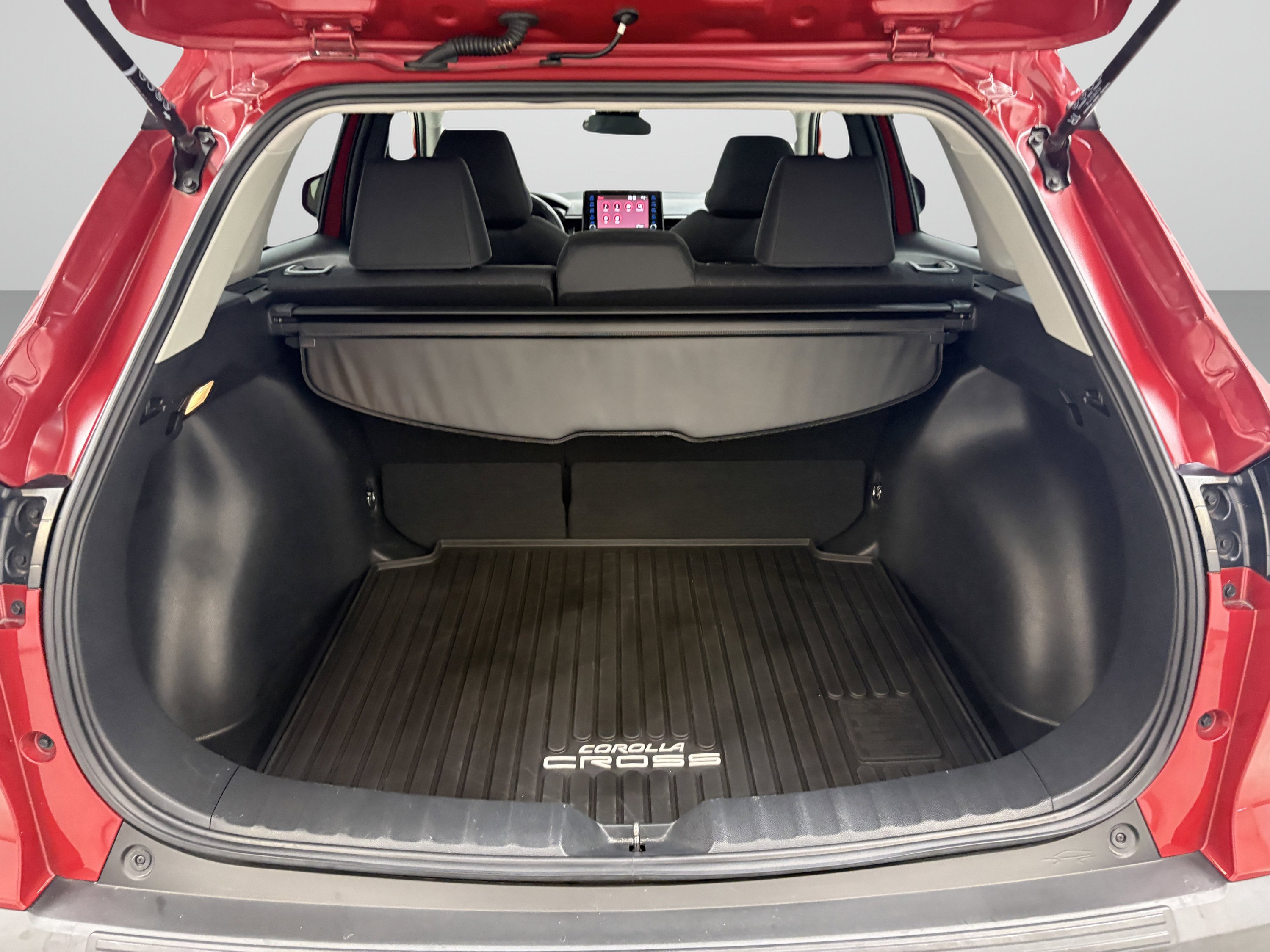 Used 2022 Toyota Corolla Cross LE w/ Moonroof Package FWD image 9