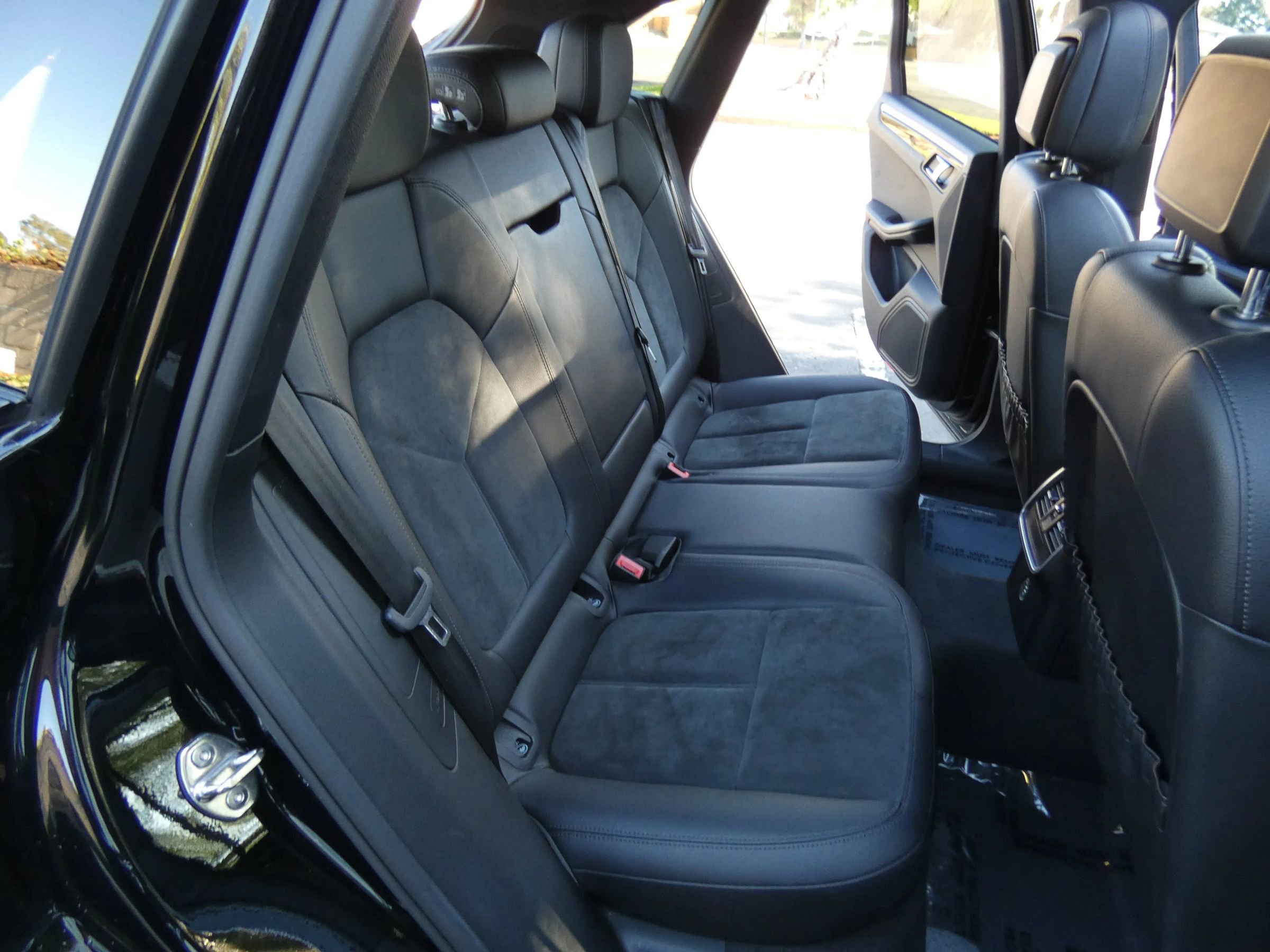 Used 2018 Porsche Macan Sport Edition image 40